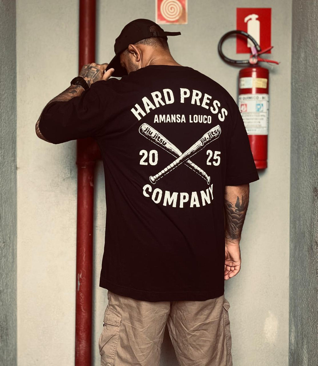𝐃𝐑𝐎𝐏 - OVERSIZED HARD PRESS — EDIÇÃO 01 • 2026 𝐀𝐌𝐀𝐍𝐒𝐀 𝐋𝐎𝐔𝐂𝐎