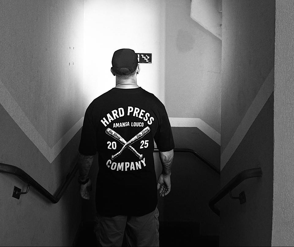 𝐃𝐑𝐎𝐏 - OVERSIZED HARD PRESS — EDIÇÃO 01 • 2026 𝐀𝐌𝐀𝐍𝐒𝐀 𝐋𝐎𝐔𝐂𝐎