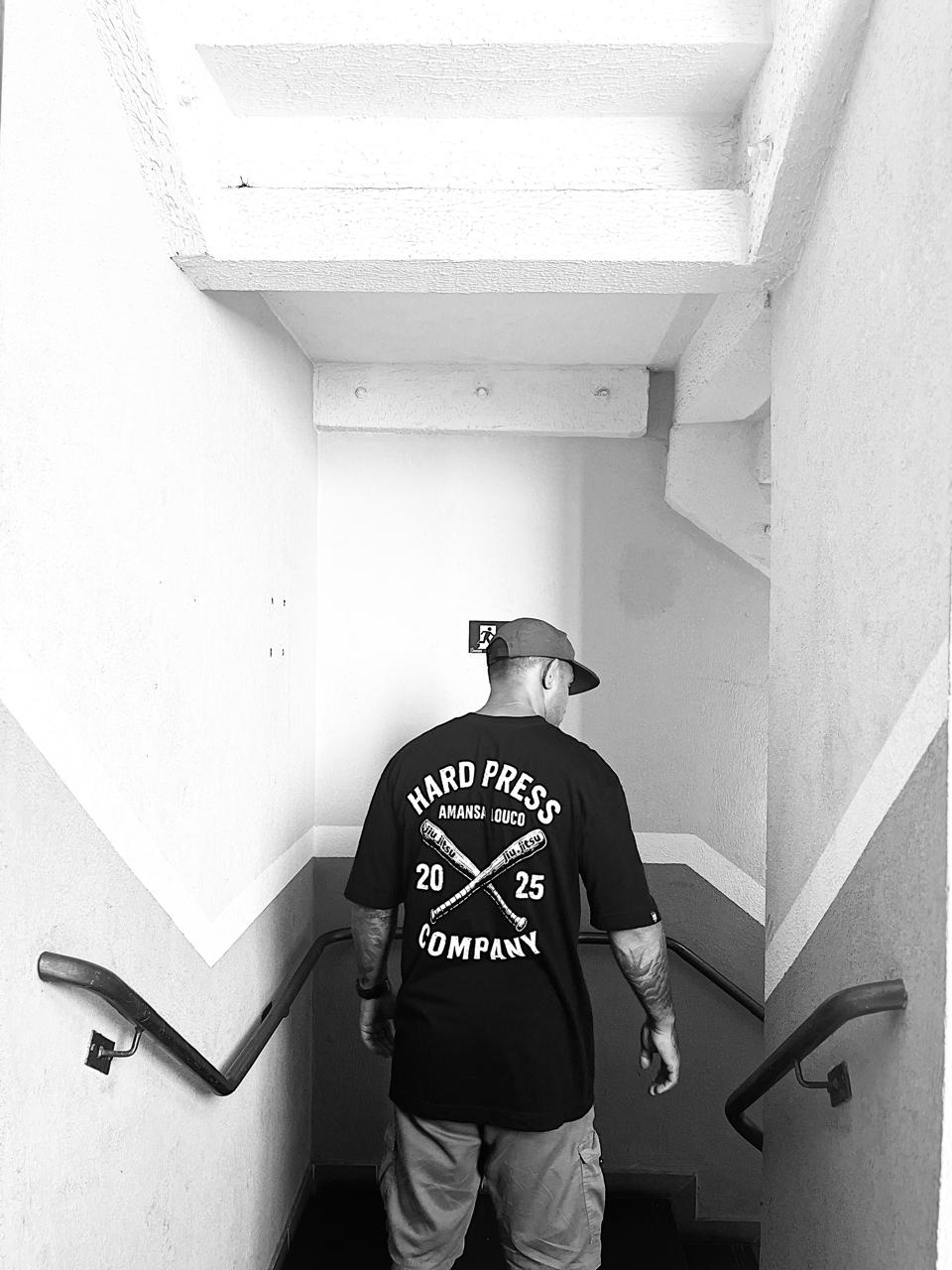 𝐃𝐑𝐎𝐏 - OVERSIZED HARD PRESS — EDIÇÃO 01 • 2026 𝐀𝐌𝐀𝐍𝐒𝐀 𝐋𝐎𝐔𝐂𝐎